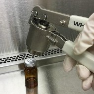 Vial closure - by use of crimper